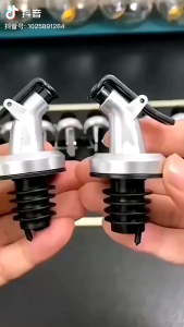1pc/5pcs Oil Vinegar Bottle Stopper – Flip Cap Dispenser Pourer for Kitchen Bottles