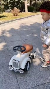 Xe chòi chân ô tô cho bé bé nhanh biết đi có 1 đèn có nhạc sinh động dành cho bé 1 đến 4 tuổi