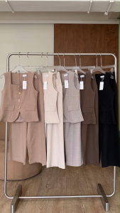 Sana Set :: ชุดเซ็ท 2 ชิ้นขายาว ชุดเซ็ทขายาว เสื้อกล้ามแต่งกระดุมทอง กางเกง เรียบหรู ออกงาน BETTY (B038)