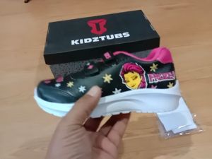Sepatu Sekolah Anak Laki Laki Perempuan Cewek Cowok Warna Hitam Murah Tali Perekat Rekat Velcro Kecil Tanggung Umur Usia PAUD TK SD SMP SMA Kelas 1 2 3 4 5 6 7 8 9 0 Tahun-BALITASHOP-1642-11-17-2022