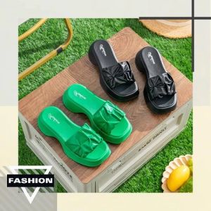 QLshop สินค้าใหม่ล่าสุด รองเท้าแตะแฟชั่น รุ่นนี้เสริมส้นให้แบบปังมาพร้อมโทนสีสันสดใสทั้งครีม ชมพู ส้ม เขียวแต่งสายคาดแบบเก๋ เลือกจิ้มที่ชอบกันได้เลย ราคาสุดคุ้มแบบนี้สายแฟต้องห้ามพลาดนะ