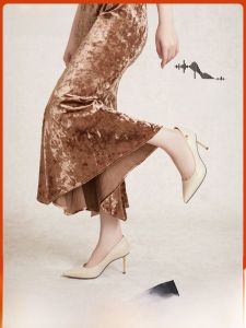 รองเท้าส้นสูงหนังแกะสีเปล่า รองเท้าแต่งงานส้นบาง รองเท้าส้นสูงแบบสวมสบายสำหรับผู้หญิง รองเท้าแฟชั่นฤดูใบไม้ผลิและฤดูใบไม้ร่วง