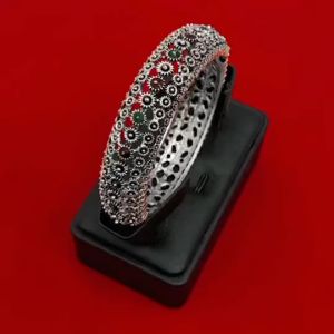 กำไลข้อมือล้านนา กำไลเจ้านาง กำไลฟ้อนรำ กำไลออกงานมงคล เครื่องประดับชุดไทยต่างๆ