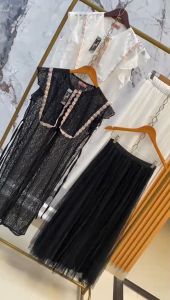 Setelan Rok Dacron & Kemeja Ruffle - Outfit Wanita Elegan Gaya Kasual