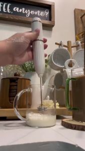 SG【READY STOCK】Electric Milk Frother USB Hand Blender Mini Electric Hand Mixer Egg Beater Dalgona Coffee Matcha Latte Whisk 2 WHISKS 3 SPEEDS coffee machine blender
