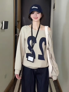 เสื้อฮู้ดพิมพ์ลายตัวเลขสไตล์อเมริกันย้อนยุคหลวมๆ สำหรับผู้หญิงในฤดูใบไม้ร่วงและฤดูหนาว เสื้อฮู้ดแบบลำลองที่สวมใส่ได้หลากหลาย