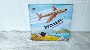 Popup book Wuussshh...(ada banyak popup pesawat yg super keren)