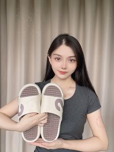 Sandal Pria Sandal Rumah Luar Ruangan Modis untuk Dewasa Tebal dan Tahan Aus