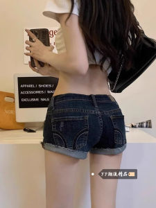 กางเกงขาสั้นยีนส์เอวต่ำสำหรับผู้หญิง 2025 กางเกงขาสั้นเซ็กซี่กระชับสัดส่วน ดีไซน์ขึ้นขอบ กางเกงขาสั้นทรงตรง ผ้าฝ้ายผสม