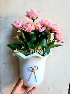 Hiasan Dinding /Bunga Mawar Artificial kuntum 7 Berikut Pot Dinding/Dekorasi Home /Bunga rose Bludru/Bunga Gantung /Bunga dinding