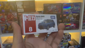 Mô Hình Xe Kim Loại Takara Tomy Tomica No.8 Toyota Raize - Mở Được Cốp Sau (Tỉ Lệ 1/61)