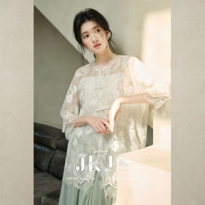 JK&JS | Áo Sơ Mi Lụa Thanh Lịch Trẻ Trung Với Họa Tiết Thêu Đầy