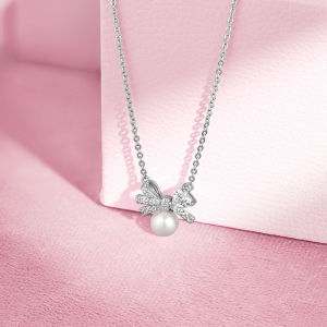 ZHOU LIU FU 周六福 โซ่เงินสเตอร์ลิง สร้อยคอจี้โบว์มุกน้ำจืด S925 Sterling Silver Bow Necklace Freshwater Pearl Cubic Zirconia Adjustable Necklace for Women 40+5CM X0615227