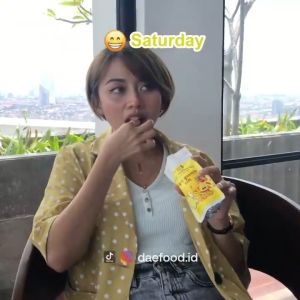 Spencers Daefood Korean Soft Toasted Nuts Banana Uyu (40gr) - Snack Kacang Sehat Gluten Free