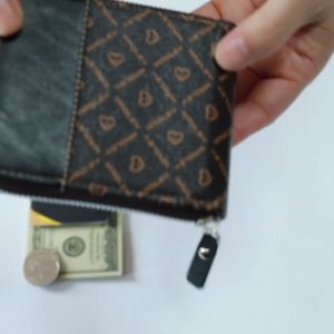 กระเป๋าสตางค์ผู้ชาย กระเป๋าสตางค์แฟชั่น ความจุขนาดใหญ่ สแควร์ ง่ายต่อการพกพา กระเป๋าสตางค์เหรียญ