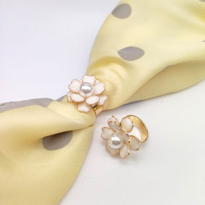 สไตล์เกาหลีหรูหราเรียบง่ายผ้าพันคอผ้าไหมผูกโลหะผสมเสื้อระดับไฮเอนด์ Poigเครื่องประดับแฟชั่นสี่เหลี่ยมเล็กสําหรับผู้หญิง