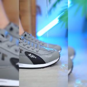 QZshop เข้าใหม่ รองเท้าผ้าใบผู้ชาย กระเป๋าทรงสวยดี เท่ห์ไม่ซ้ำใคร แบบเบาเบา สนับสนุนสีสันสวย สามารถการใช้งานได้มากขึ้น ราคาประหยัดบ้าน