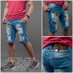 Celana Pendek Pria Jeans Sobek: Desain & Motif Terbaru