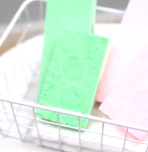 Spon pembersih daki spon mandi bayi scrub spon busa lembut Ori Pororo - H88