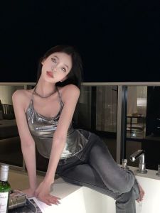 เสื้อกั๊กสั้นเปิดหลังสำหรับผู้หญิงในช่วงฤดูร้อน ทรงเข้ารูป แขนกุด คอวี ผูกโบว์ ทรงเข้ารูป เสื้อชั้นใน เสื้อผ้าทำงาน สีพื้น