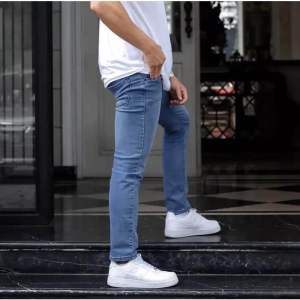 Celana jeans pensil pria keren