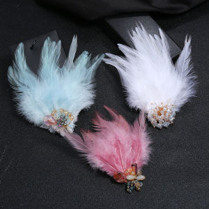 Elegant Luxury Feather Brooch Pin Fashionable Vintage Crystal Plume Womens Stylish Accessory for Evening Parties