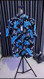Kemeja Hem Motif Bunga Abstrak Lengan Pendek