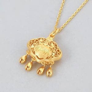 Chow Sang Sang 周生生 999.9 24K Pure Gold Chinese Gifting Collection Ruyi Auspicious Lock  Pendant for Women & Men 91005P Price-by-Weight 5.61g Gold  [Necklace not Included]