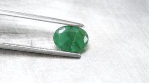 1.15 ct พลอยแท้ มรกต สีเขียว แซมเบีย ทรงไข่