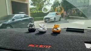 Sáp thơm ô tô Galaxy kim loại sáp thơm xe hơi chạy bằng năng lượng mặt trời gắn taplo xe tiện lợi