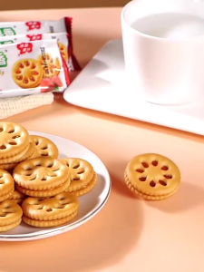 บิสกิตแผ่นแยมผลไม้ บิสกิตแยม ขนมแยมสอดไส้ บิสกิตแยมสอดไส้ ไส้แยมรวมรสผสม แยมเหนียวนุ่มเคี้ยวสนุก ไม่มีไขมันทรานส์ หอมกรอบ ของว่างกรอบ