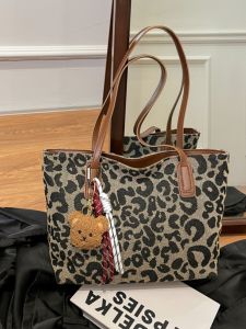 Retro Leopard Print Commuter Tote Bag Underarm Small Audience Design Fashionable Single Shoulder Tote Bag for Youth