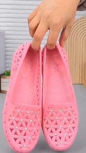 Giày Lười Nữ Nhựa Dẻo Mềm Đế Bệt Chống Trượt Nhiều Màu Giày Búp Bê Nữ Đi Biển Thoáng Khí Mang Êm Chân Chống Thấm Nước