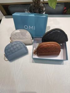 2025 New Mini Woven Coin Purse Simple Street Style Student Card Holder Womens Fashionable Compact Leather Goods