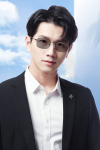 Photochromic Reading Glasses For Men: Progressive Lenses & Ultra-Light Titanium Frames