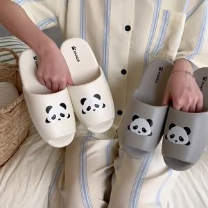 Xixitiao Dép xăng đan một chữ 2025 Phong Cách Mới Dép Lê nhẹ nhẹ đi trong phòng tắm đôi trung tính mùa hè gấu trúc vui nhộn chống trượt phong cách nữ tính