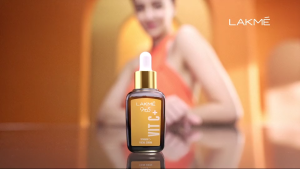 lakme vitamin c  birilliance serum brightens skin& enhances glow 30ml
