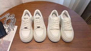 High-top white shoes 2023 new versatile trendy shoes lightweight soft-soled flat sneakers casual shoes