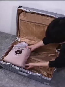 Kantong Tas / Travel Pouch Organizer Bag Serut Sabun Skincare Makeup Kosmetik Sepatu Anti Air Motif Beruang Brown / Broun Lucu Murah Meriah Transparan Serbaguna Multifungsi