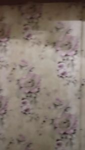 Wallpaper Sticker Dinding Krem Bunga Mawar Ungu Cantil