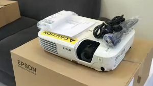 Proyektor Epson EB-X9: Solusi Presentasi dan Ruangan Besar