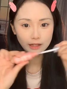 กาวต่อขนตา กาวติดขนตาปลอม  กาวติดขนตา ใช้ติดขนตาปลอม กาวต่อขนตา ดูธรรมชาติ ใส อ่อนโยน แต่งหน้า ติดทนนาน ไม่ระคายเคือง  ไม่ระคายเคือง ไม่แสบตา