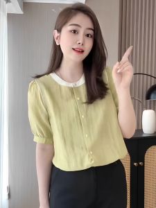 เสื้อเชิ้ตแขนสั้นสีเขียวสไตล์ฝรั่งเศสสำหรับผู้หญิงในช่วงฤดูร้อนปี 2025 เสื้อเชิ้ตทรงสั้นดีไซน์เก๋ไก๋สำหรับผู้หญิง
