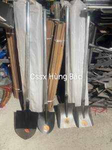 Xẻng sắt xúc đất xúc cát có cán bằng ống tuýp dài 1m2