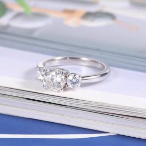Pretty Beauty Moissanite Three Stones Engagement Ring for Women 925 Silver Diamond Wedding Promise Ring Anniversary Jewelry Gift