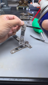 Bình Xịt Bông Tuyết dò chạm sửa điện thoại Lanrui V9 ( 450ML )