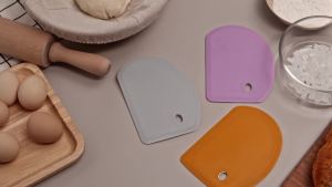 Sapid Flexible Curved Edge Silicone Bowl Scraper(5.98"×4.3") Food Grade Dough Scraper for Baking Sourdough Bread Cake Bench Scrapers Multipurpose Kitchen Dish Scrapers Easy to Clean (1 Gray)