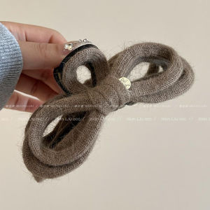 Plush Knitted Butterfly Knot Hair Clip Womens New 2025 High-End Feeling Shark Clip Hair Clip Headwear Fashion Accessories