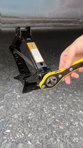 Bộ Kích Gầm và Cờ Lê Cho Xe ô tô xe con 2.0 Tấn Tiện Lợi Cho Việc Thay Lốp Xe ô tô