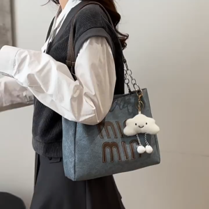 Leisure Store กระเป๋าสะพายไหล่ เกาหลี กระเป๋าความจุขนาดใหญ่สไตล์ย้อนยุคสำหรับผู้หญิง กระเป๋าลำลองความจุขนาดใหญ่กระเป๋าโท้ทตัวอักษรหญิง2025กระเป๋าสะพายแบบใหม่ กระเป๋า
